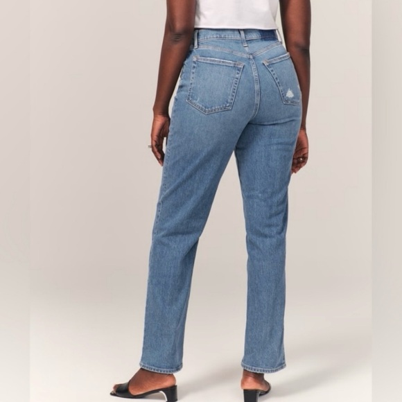 Ultra High Rise 90s Straight Jean - Abercrombie & Fitch - Picture 2 of 11